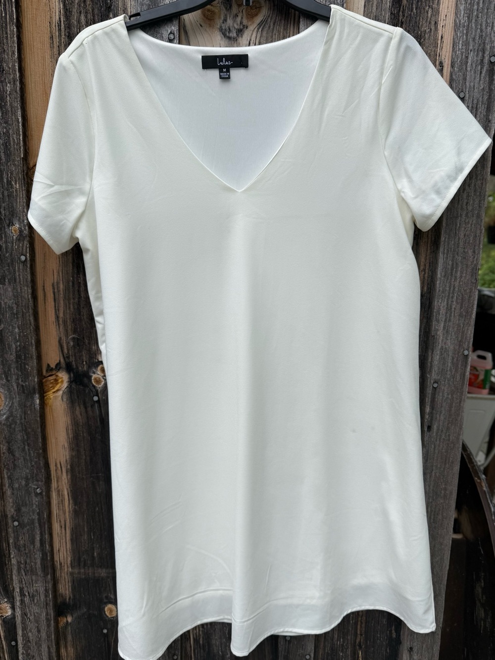 Lulu's white V-Neck Short Sleeve Tunic